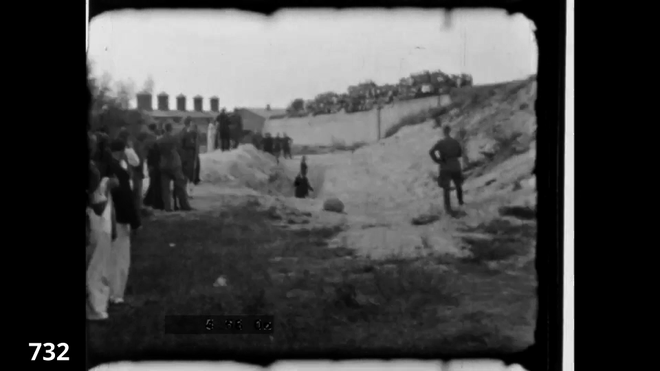 Screenshot from the Wiener Film mass execution in Liepaja 1942 fc 0732 - Execution pit, first round is being shot